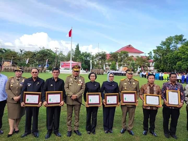 Walikota Manado Terima Penghargaan Pembina K Dari Gubernur Sulut