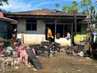 Rumah terbakar di desa ollot II, Kecamatan Bolangitag Barat, Kabupaten Bolmut (ist).